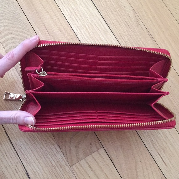 🚫 SOLD 🚫 Coach quilted red leather wallet NWOT - Picture 4 of 6